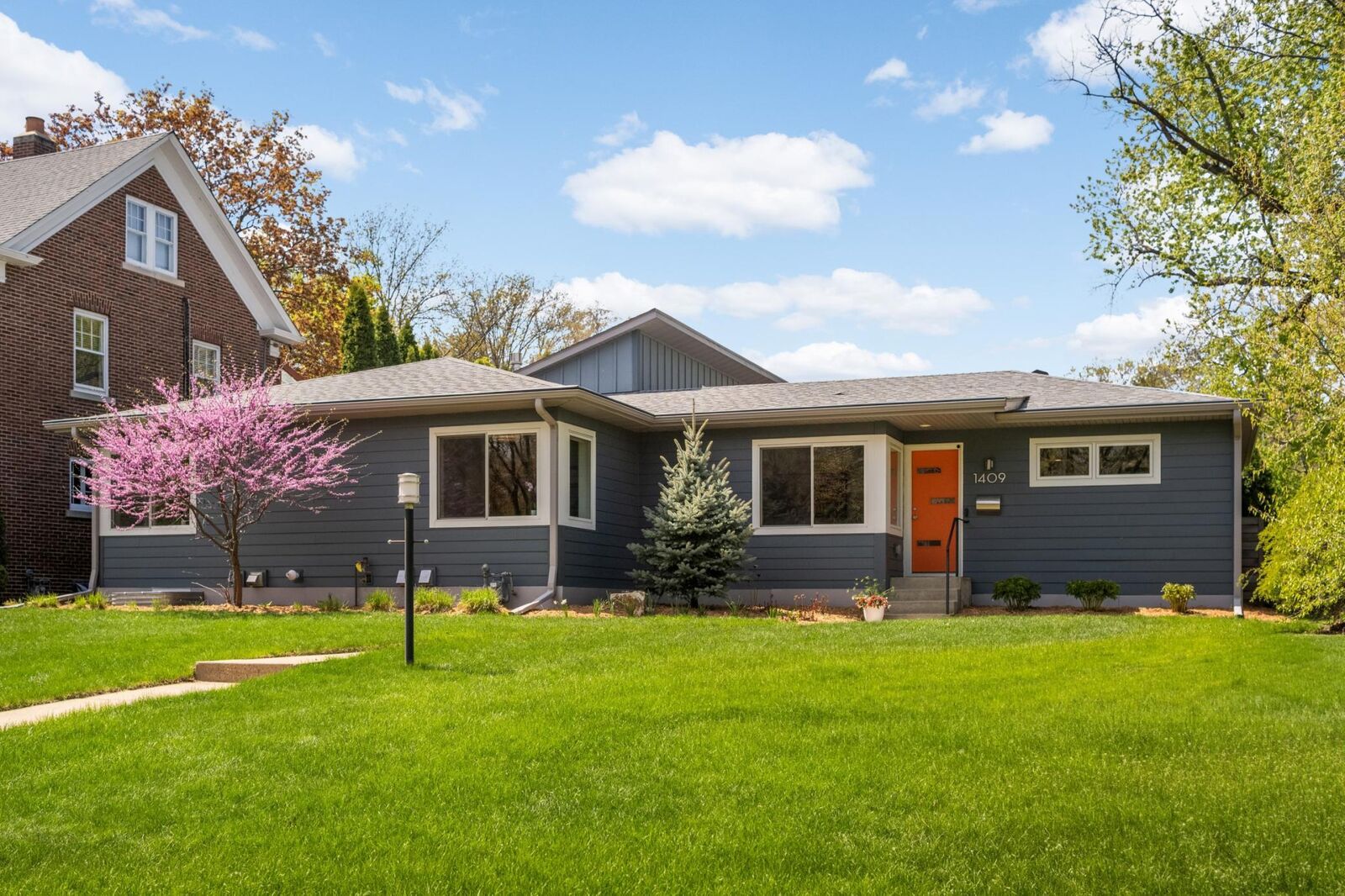 Property Photo:  1409 Edgcumbe Road  MN 55116 