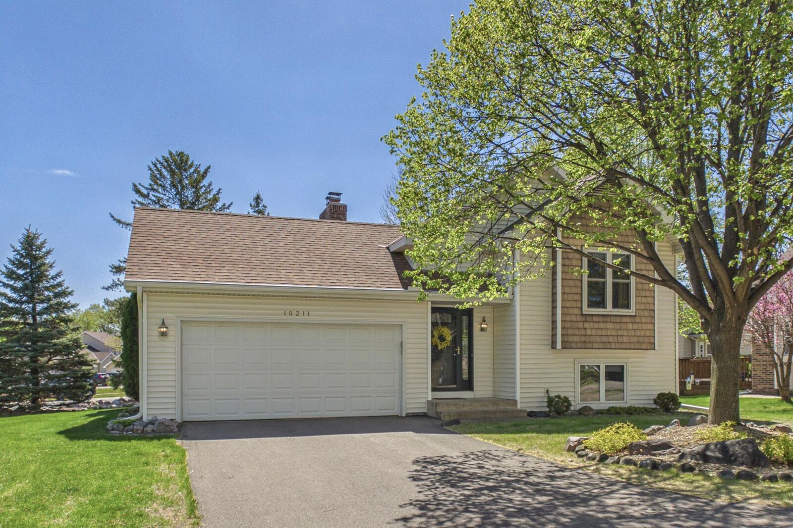 Property Photo:  10211 Lee Drive  MN 55347 