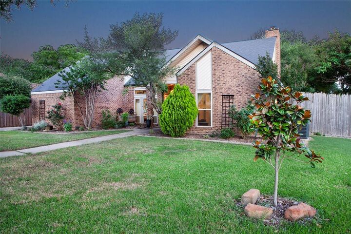 Property Photo:  810 Highland Hills Lane  TX 75077 