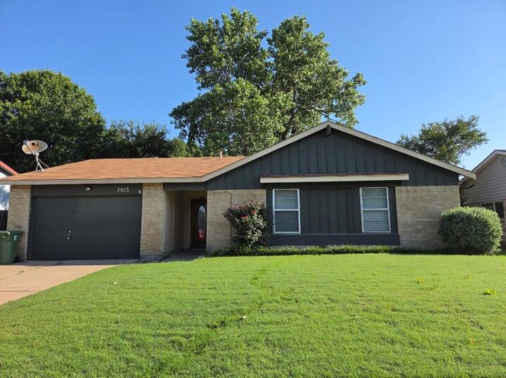 Property Photo:  7013 Lincolnshire Lane  TX 76182 