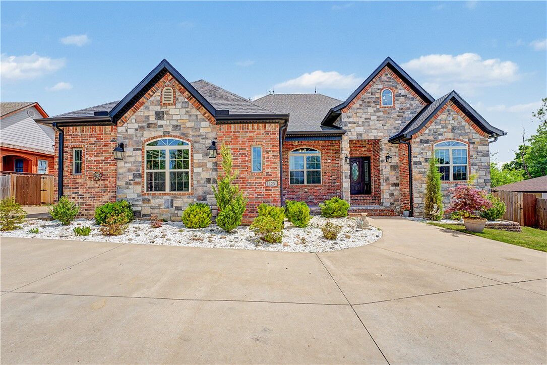 Property Photo:  1123 13th Street  AR 72758 