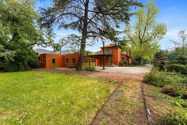 Property Photo:  1432 NW Lawnridge Avenue  OR 97526 