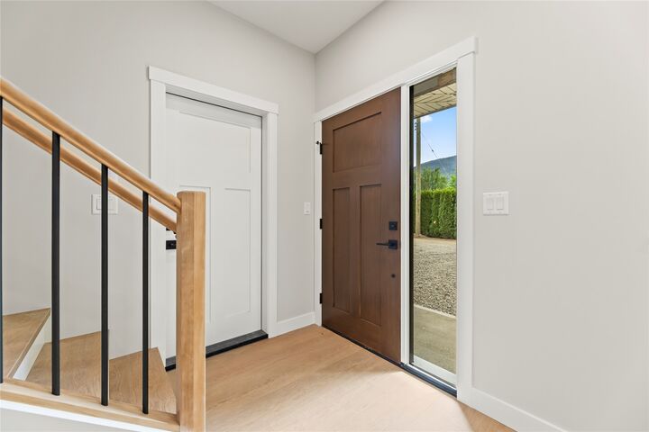 Property Photo: 166 2nd Avenue BC V1E 3J4