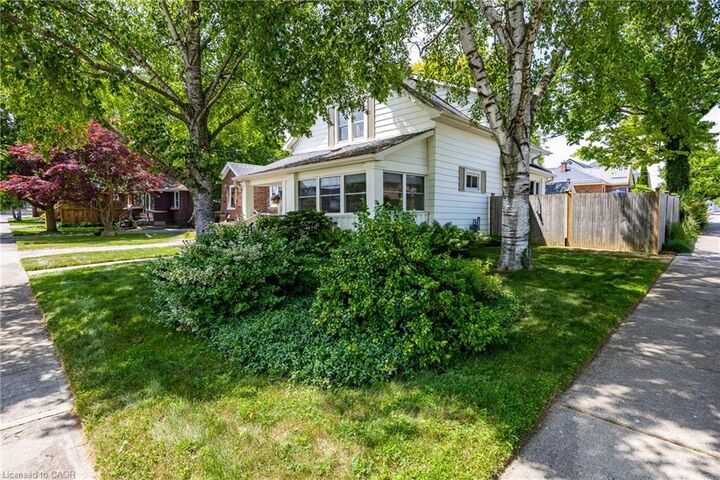Property Photo: 5 Hawthorne Avenue ON N3Y 2L6