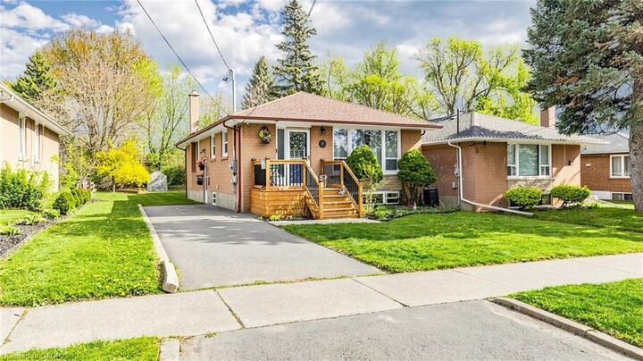 Property Photo:  33 Neapolitan Drive  ON M1P 4B2 