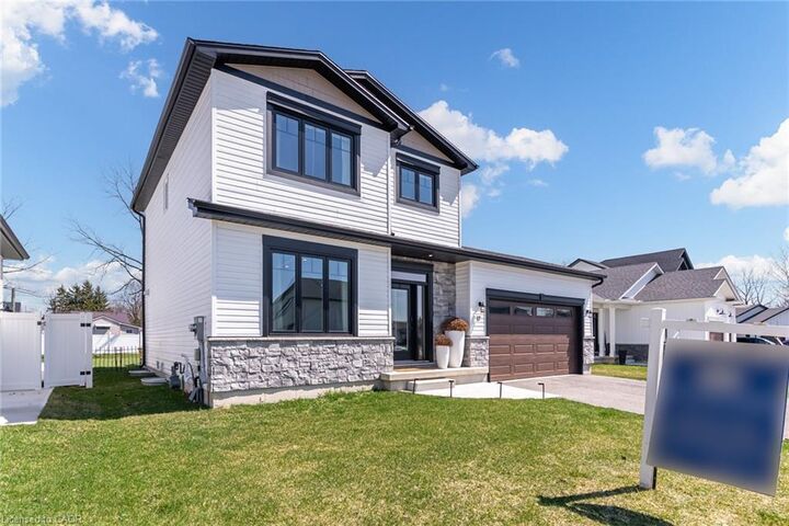 Property Photo:  17 Helen Court  ON N0L 1B0 