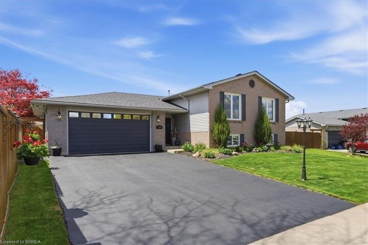Property Photo:  139 Branlyn Crescent  ON N3P 1Z9 