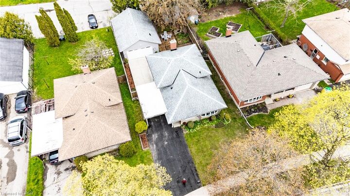 Property Photo:  18 Queenston Crescent  ON N2B 2V5 