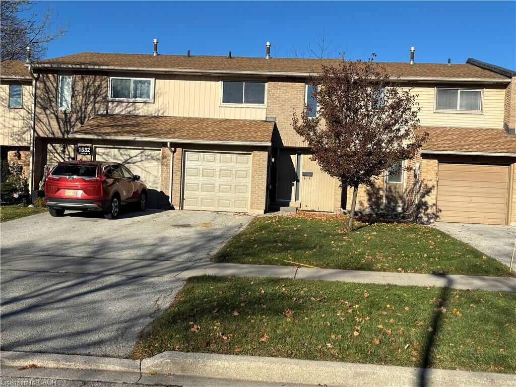 Property Photo:  1532 Lancaster Drive 41  ON L6H 2Z3 