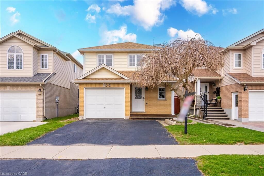 Property Photo:  30 Bridlewreath Street  ON N2E 3V5 