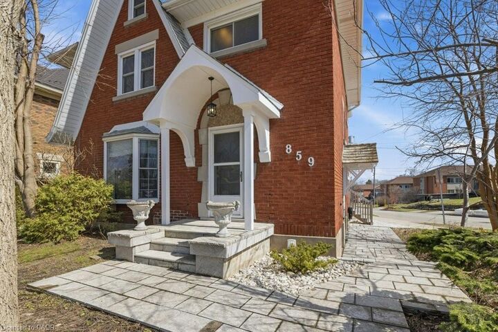 Property Photo:  859 Queen'S Boulevard  ON N2M 1A6 
