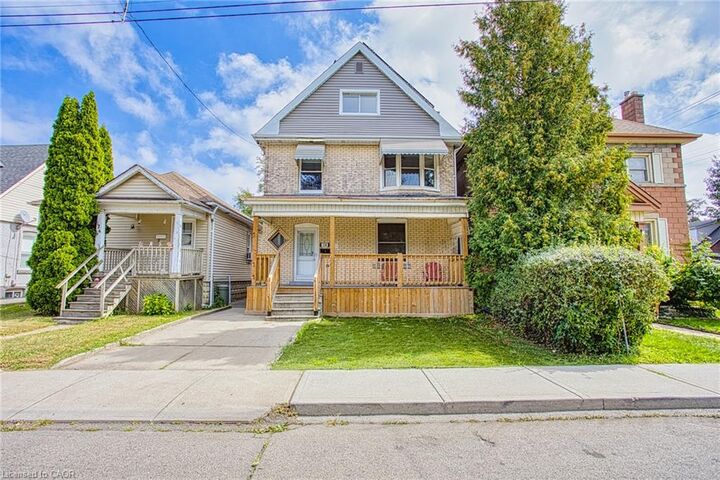 Property Photo:  134 Rosslyn Avenue N  ON L8L 7P6 