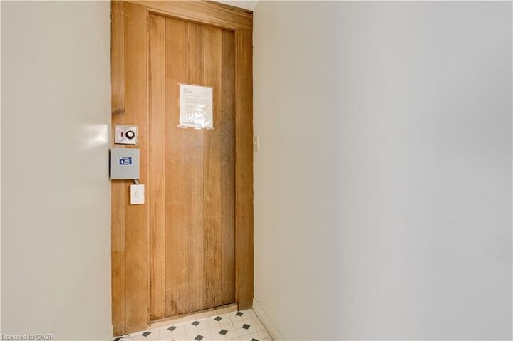 Property Photo:  18 Holborn Court 104  ON N2A 4A1 