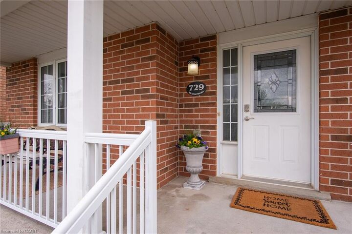 Property Photo:  729 Brandenburg Boulevard  ON N2T 2V4 