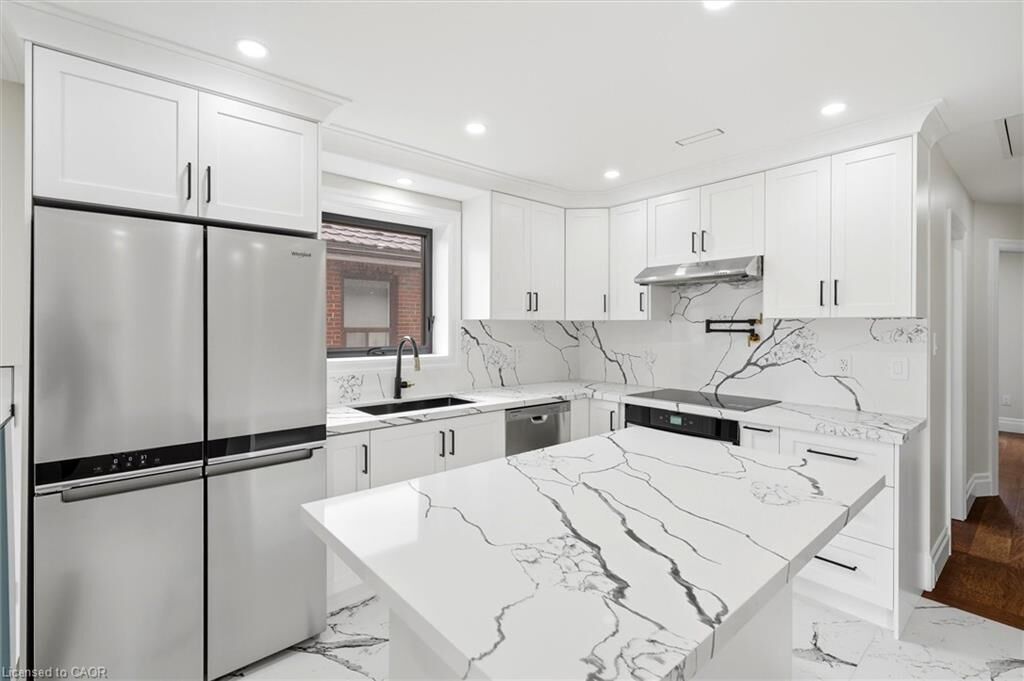 Property Photo:  24 Treeview Drive  ON M8W 4B9 