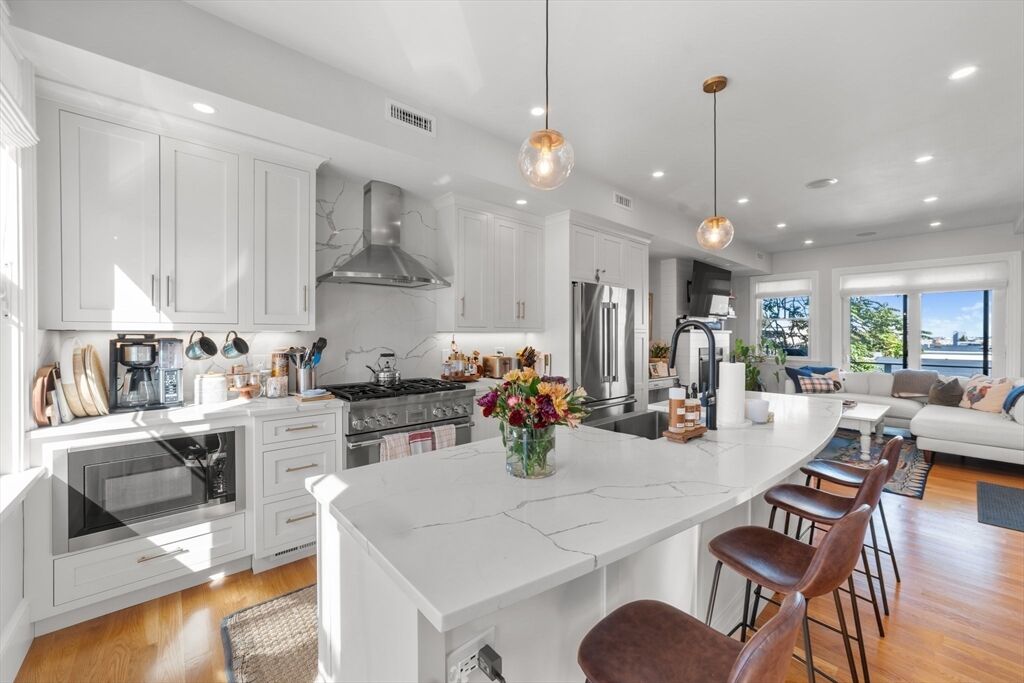 Property Photo:  342 West Third Street 2  MA 02127 