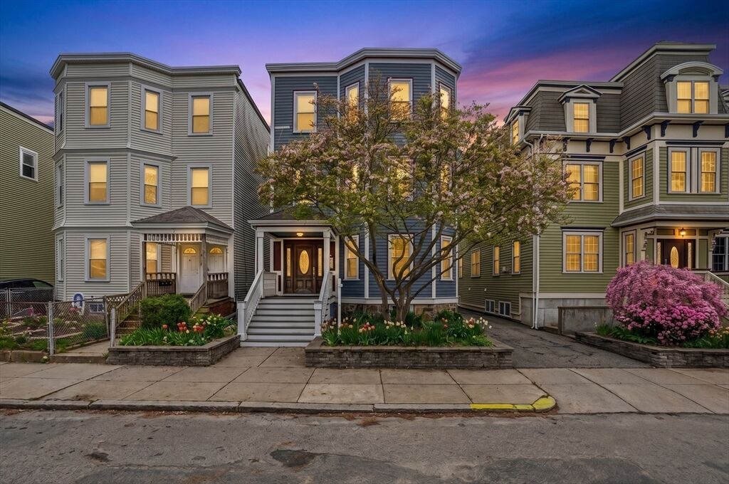 Property Photo:  5 Mount Vernon St 2  MA 02125 