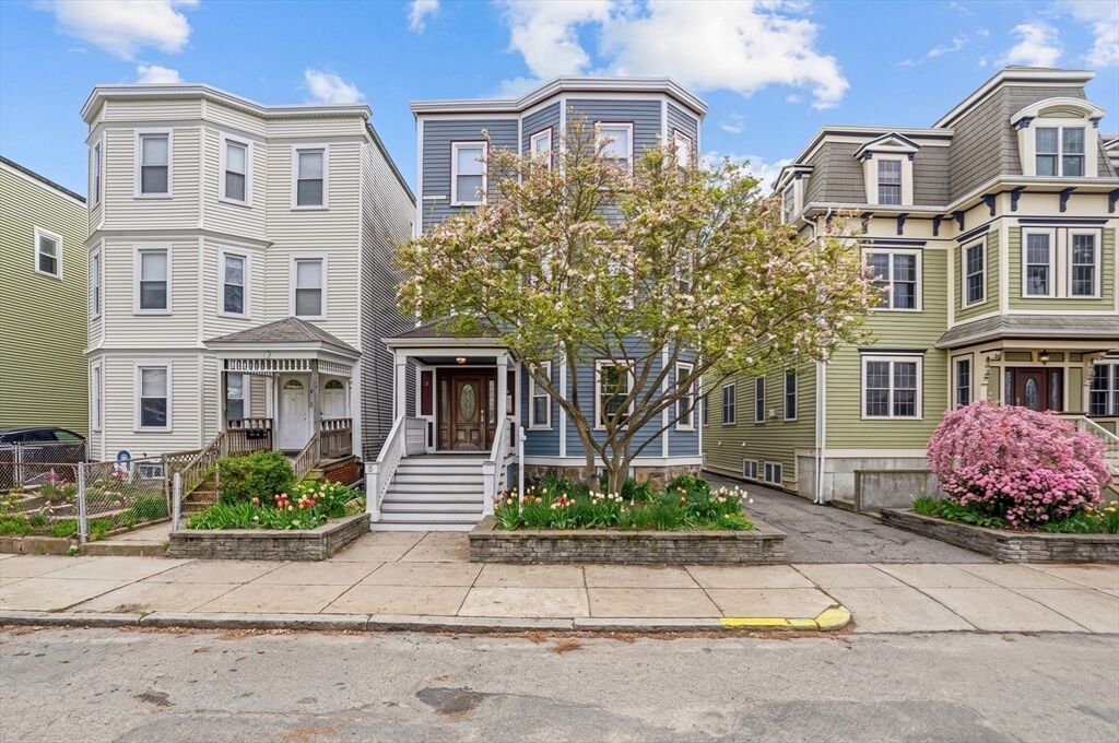 Property Photo:  5 Mount Vernon St 2  MA 02125 