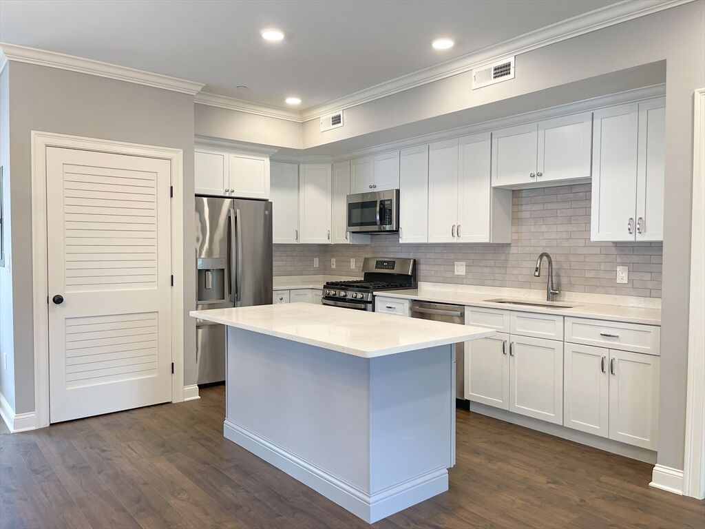 Property Photo:  862 Washington St. 3  MA 02062 