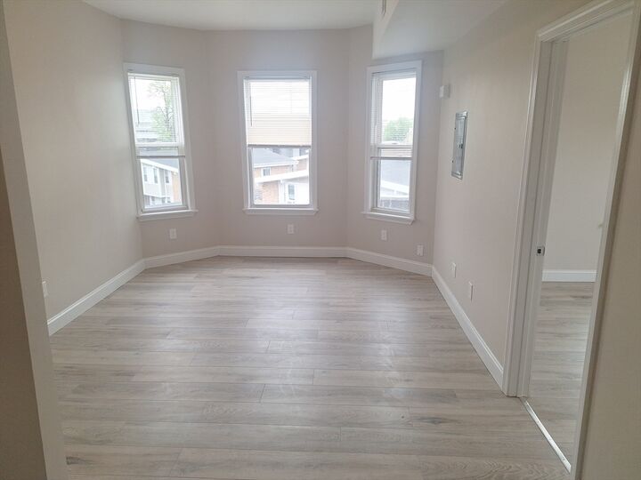 Property Photo: 241 Walnut St 3 MA 02150