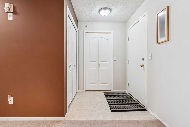 Property Photo:  604 8 Street SW 2409  AB T4B 2W4 