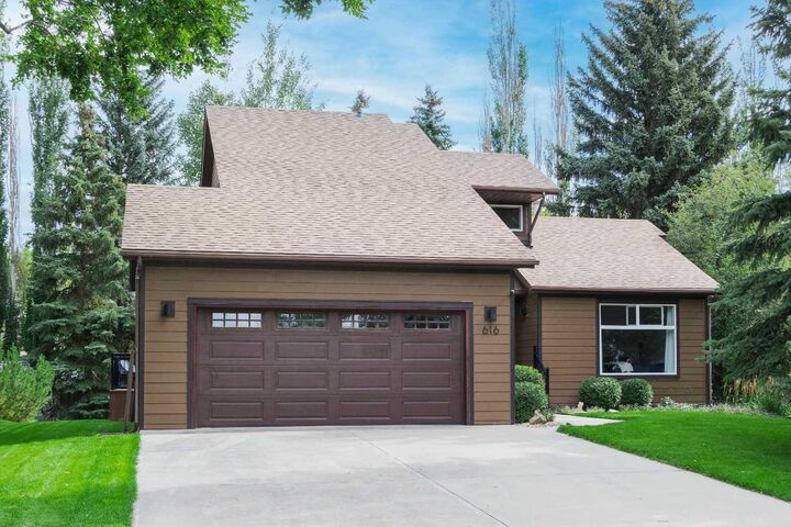 616 Memorial Avenue — photo 1