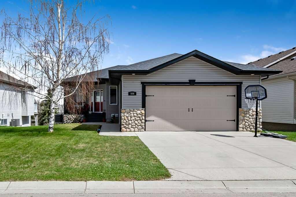 Property Photo:  506 High Park Boulevard NW  AB T1V 2C4 