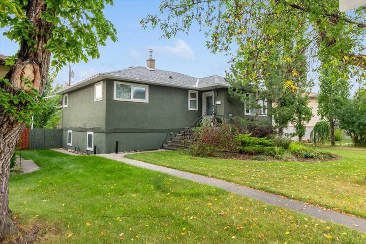 Property Photo:  527 29 Street NW  AB T2N 2T4 