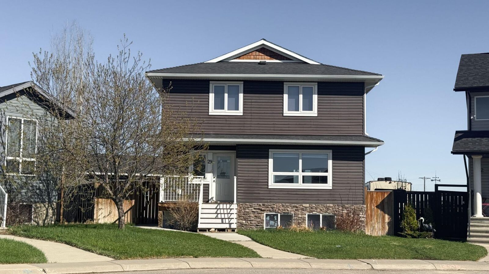 Property Photo:  29 Sunrise Close SE  AB T1V 1Z3 