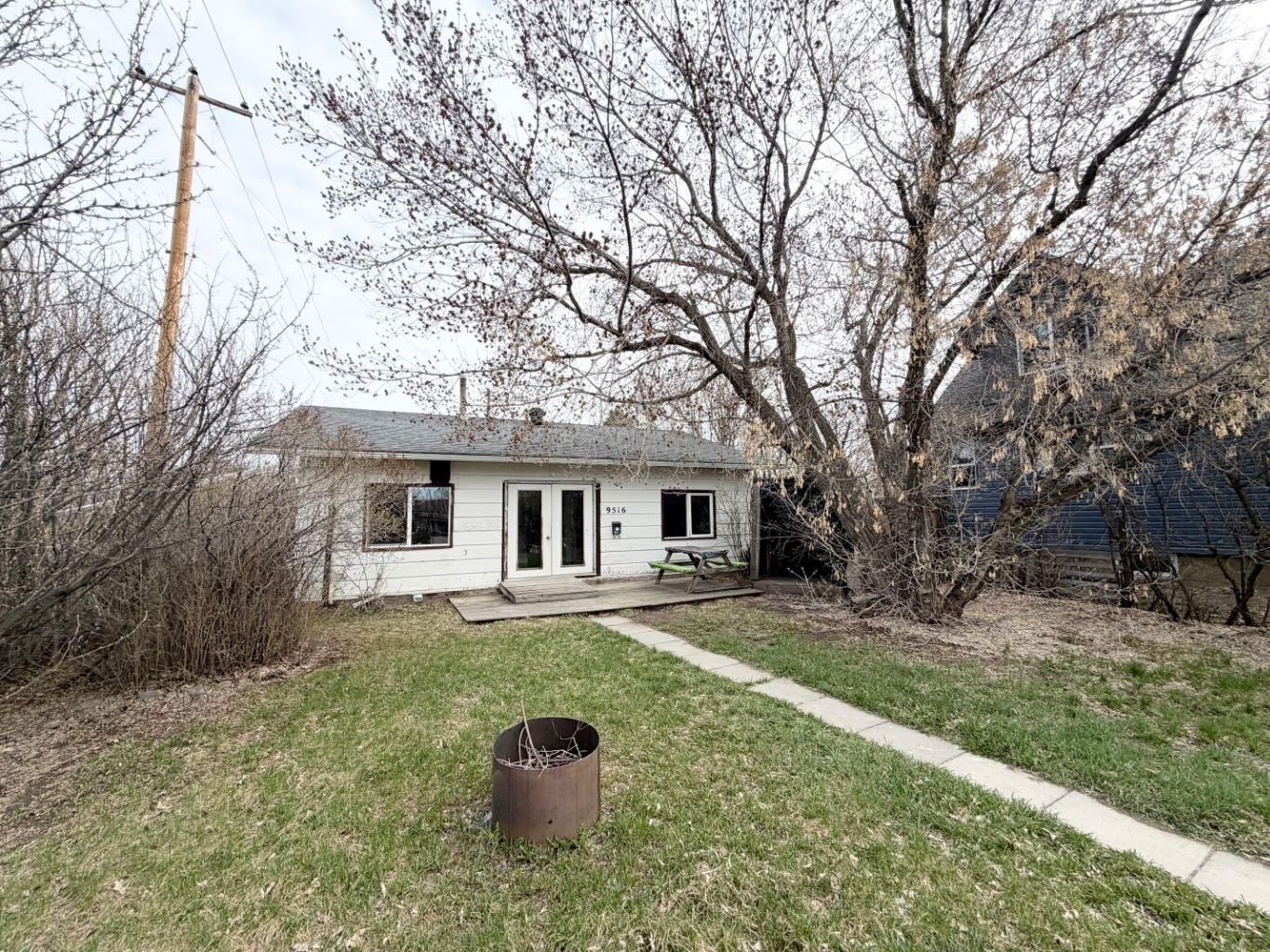 Property Photo: 9516 102 Avenue AB T8V 0Z6