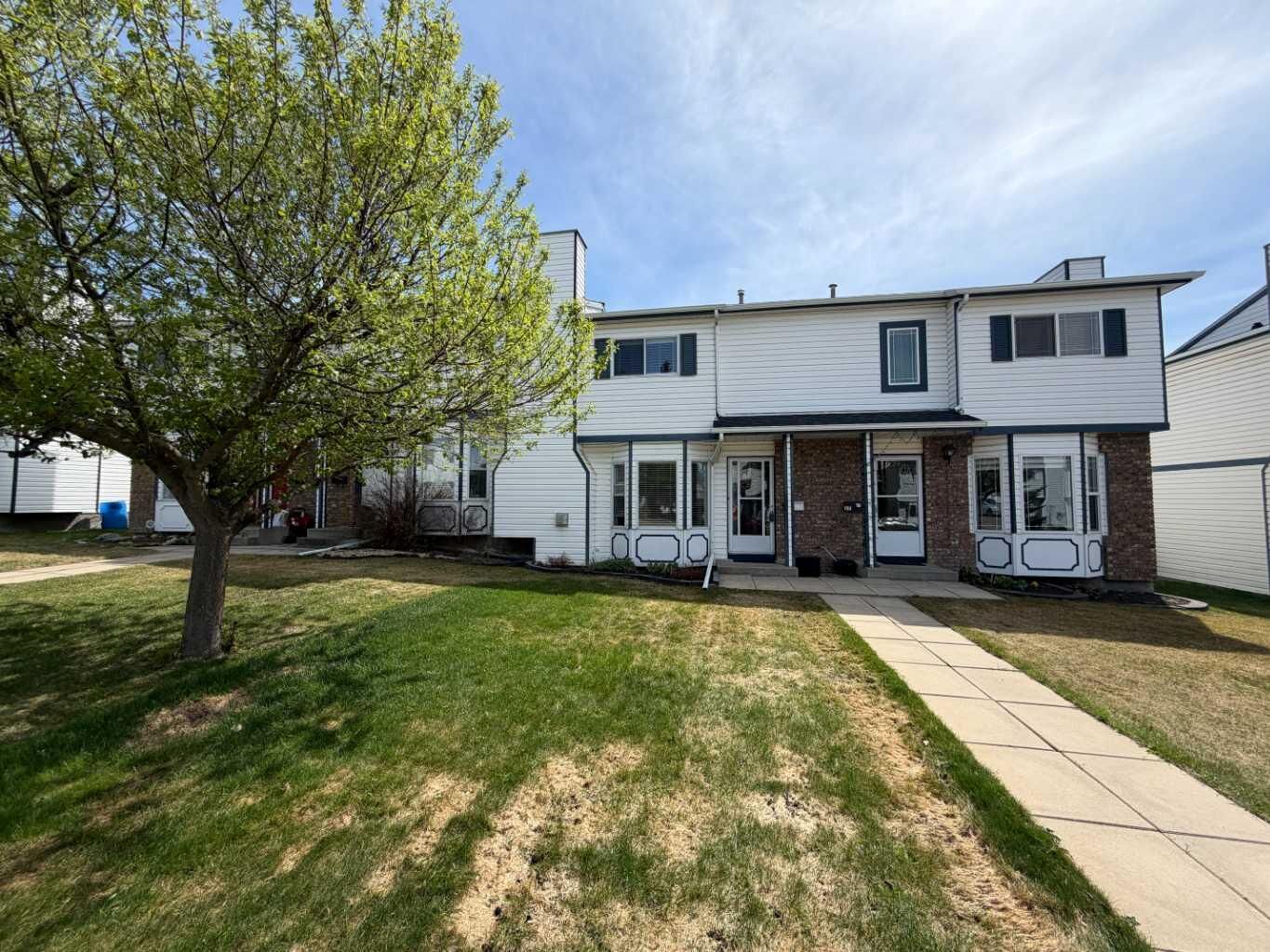 Property Photo:  25 Ellenwood Drive  AB T4R 2E1 