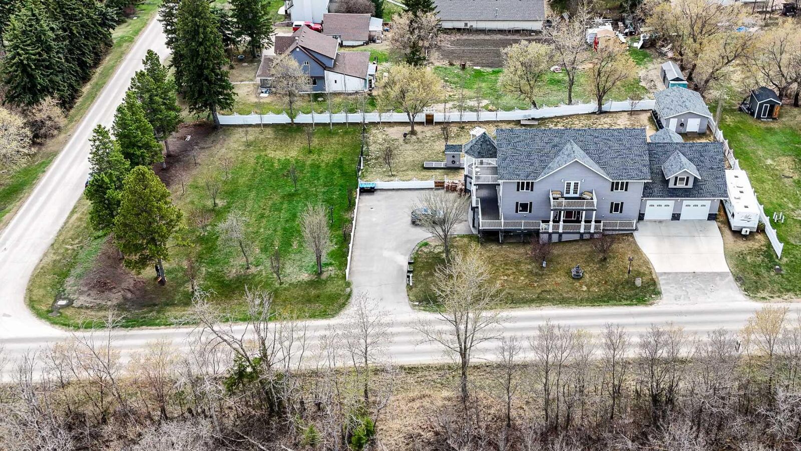 Property Photo:  21 Rosedale Avenue  AB T4L 1Y4 
