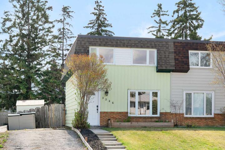 Property Photo:  3226 Dover Crescent SE  AB T2B 1V2 