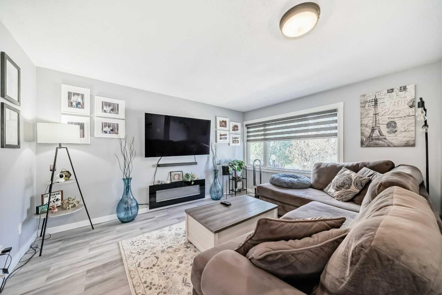 Property Photo:  447 Malvern Close NE  AB T2A 4W6 