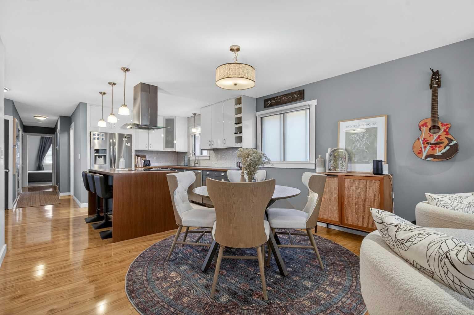 Property Photo:  7925 47 Avenue NW  AB T3B 1Z2 