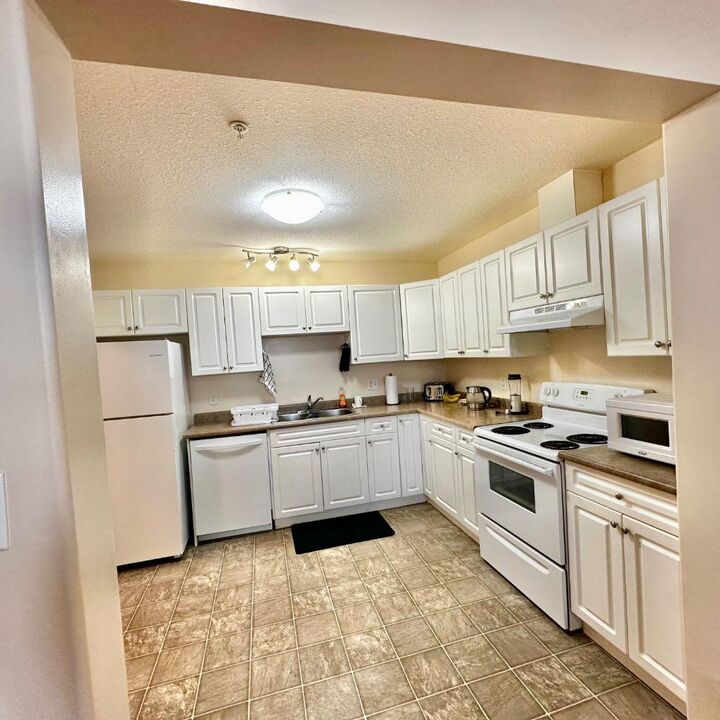 Property Photo:  9508 99 Street 101  AB T0A 2C0 