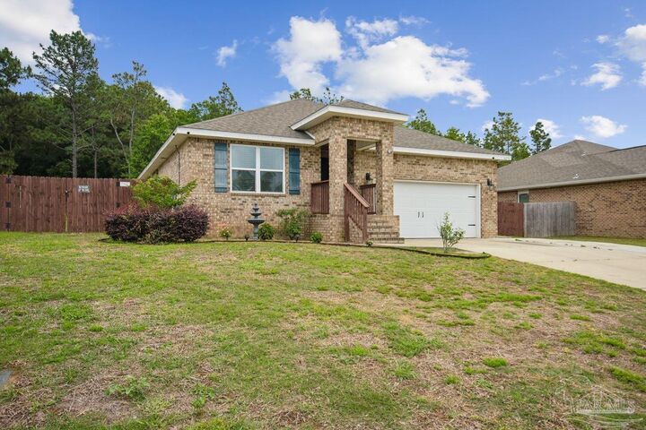 Property Photo:  4656 Red Oak Dr  FL 32583 
