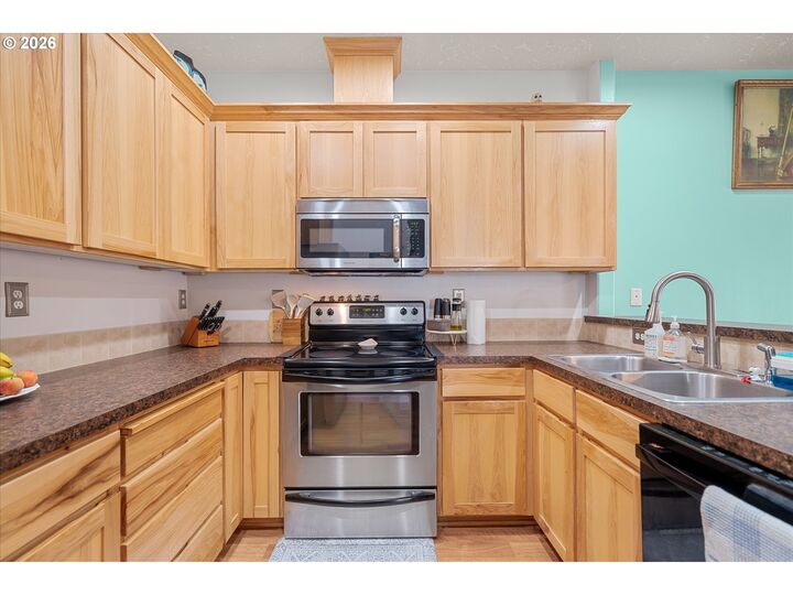 Property Photo:  5797 SE 18th Ct  OR 97080 