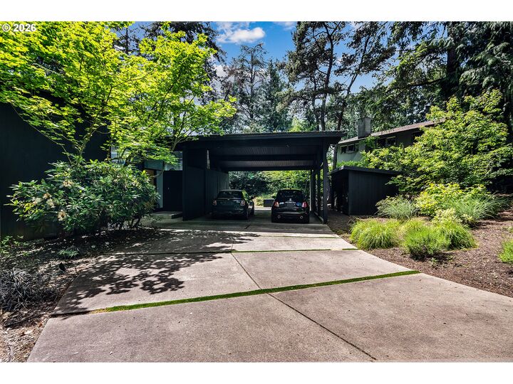 Property Photo:  5330 SW Westdale Dr  OR 97035 