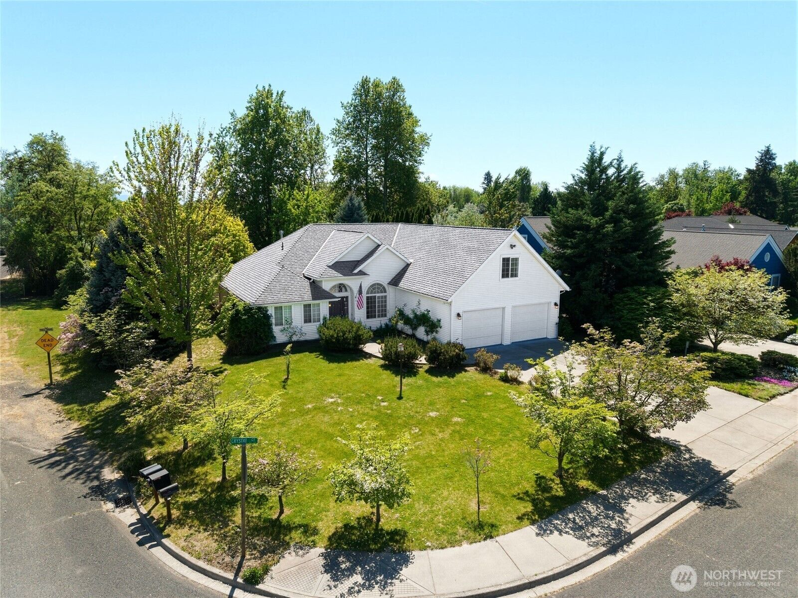 Property Photo:  1388  Crystal Court  WA 99362 