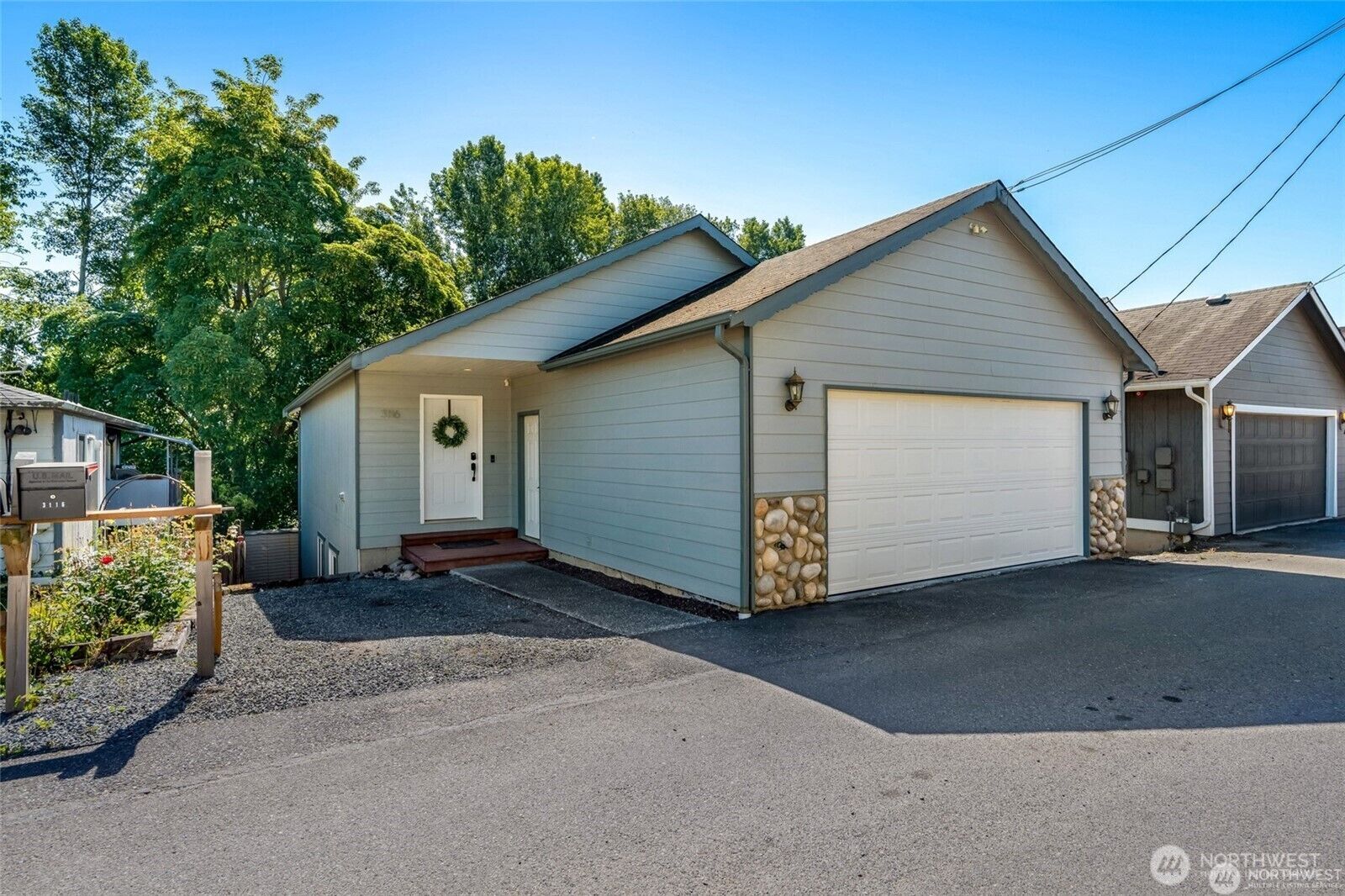 Property Photo:  3116  12th Street  WA 98201 