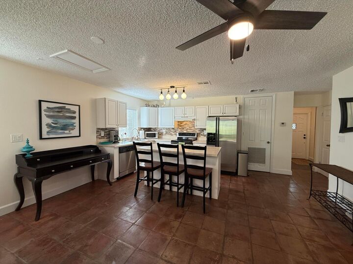 Property Photo:  801 NE 2nd Avenue  FL 33444 