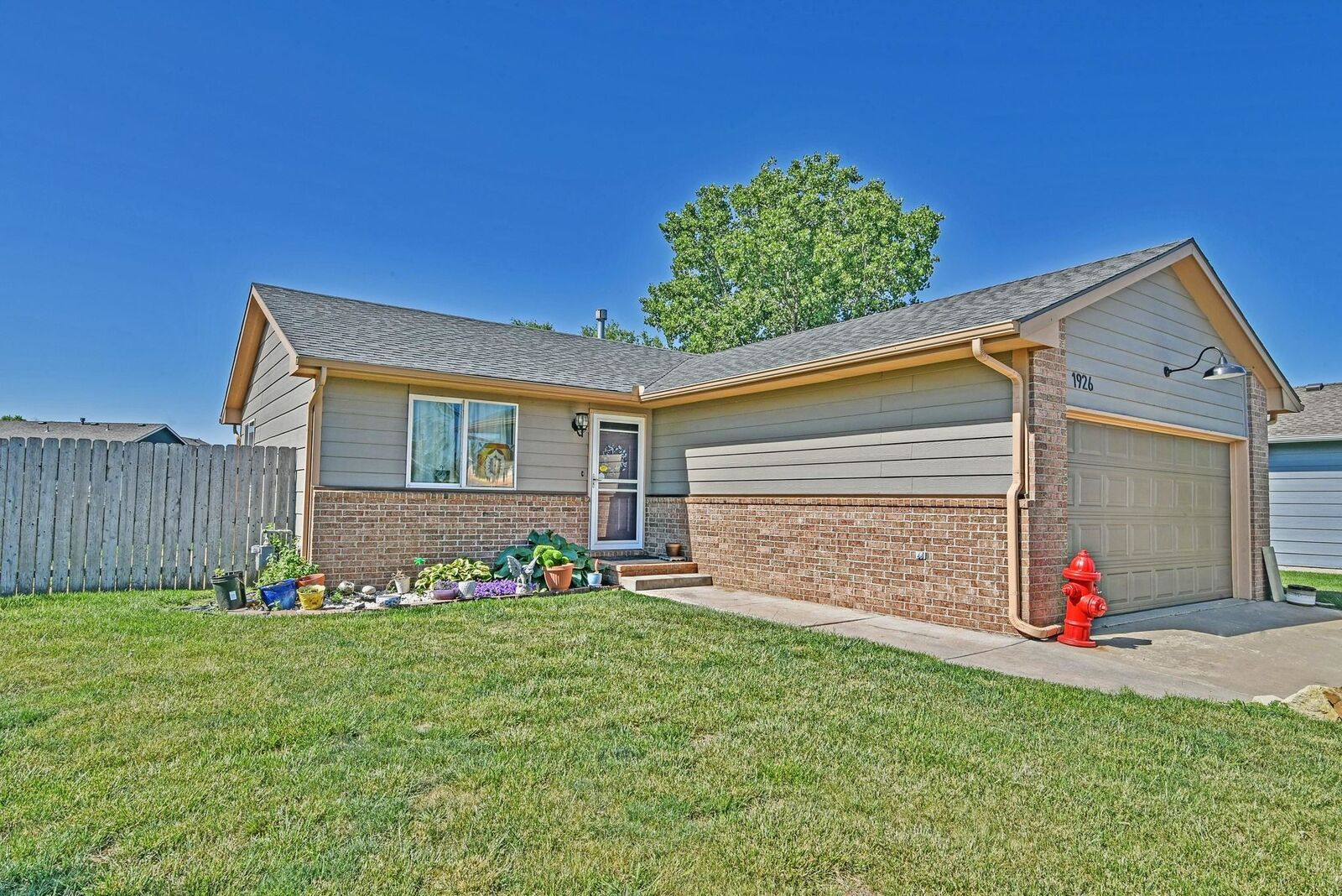 Property Photo: 1926 N McRae KS 67052
