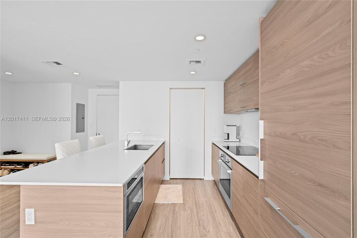 Property Photo:  1300 S Miami Ave 1004  FL 33130 