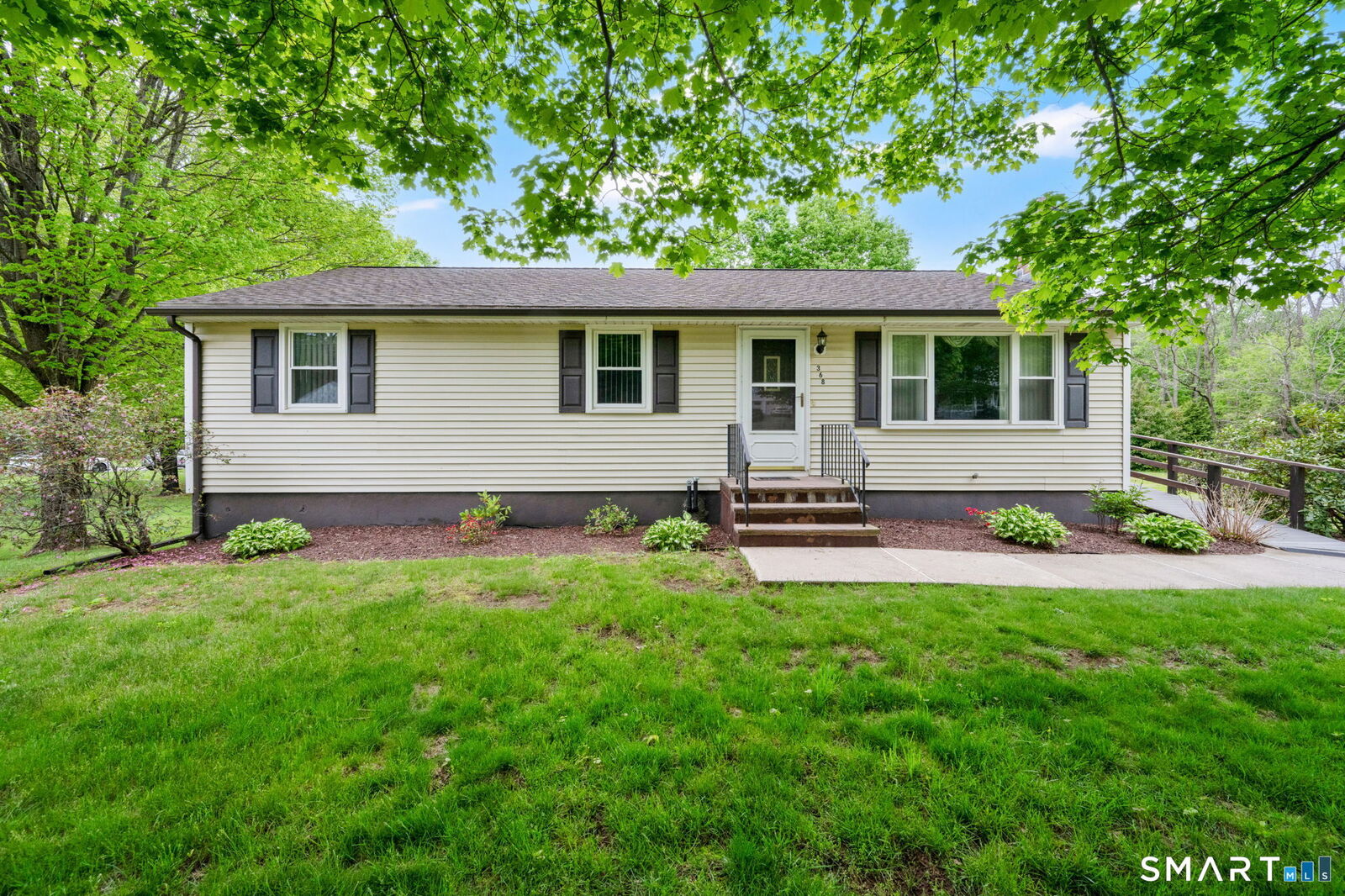 Property Photo:  368 Rye Street  CT 06016 