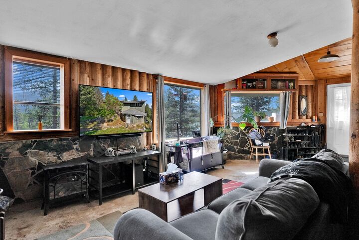 Property Photo: 579 Blue Heron Rd WA 99156
