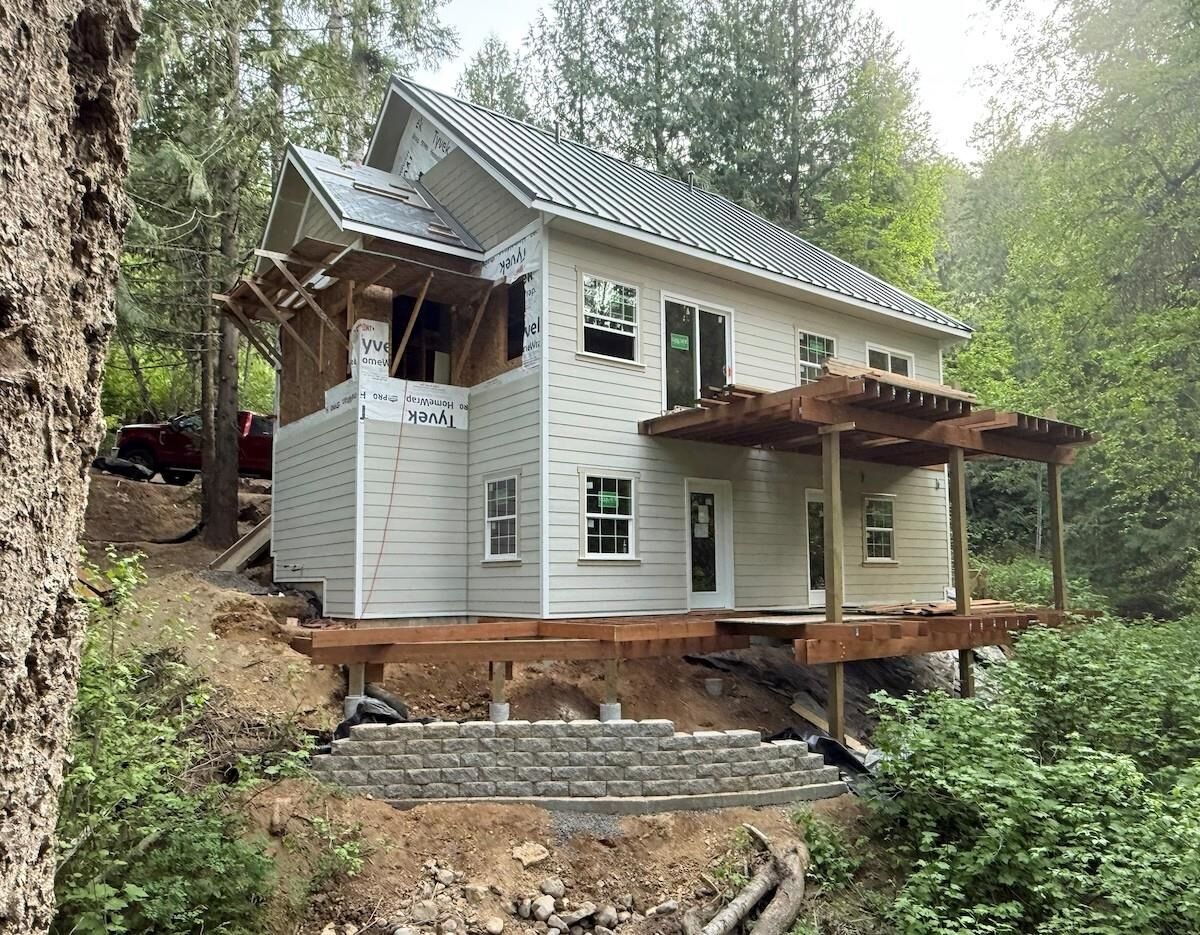 Property Photo: 4045 Southwood Shores Rd WA 99148