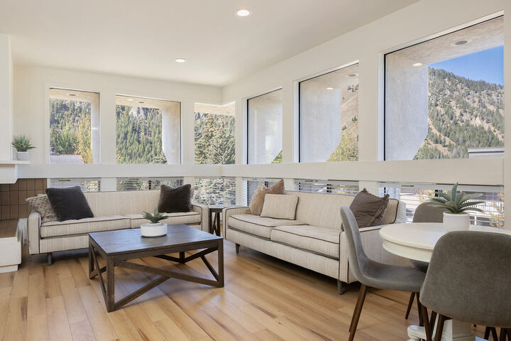 Property Photo:  291 N 2nd Ave 1 (Top)  ID 83340 