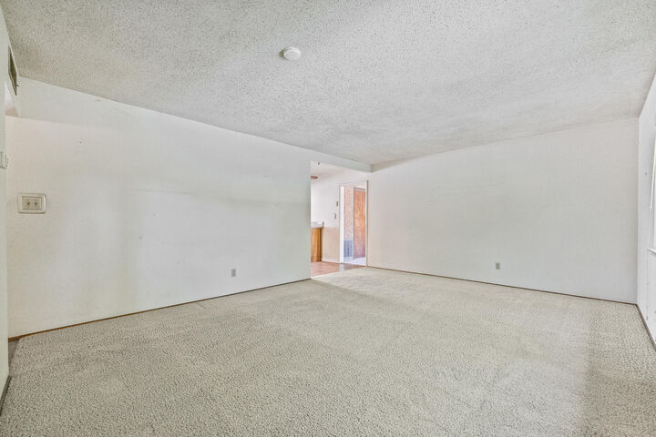 Property Photo:  919 S Whitney Street  CA 93277 