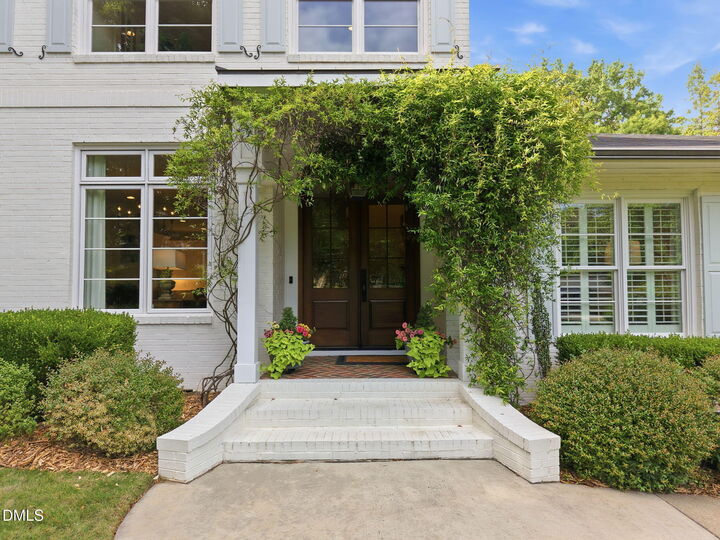 Property Photo:  